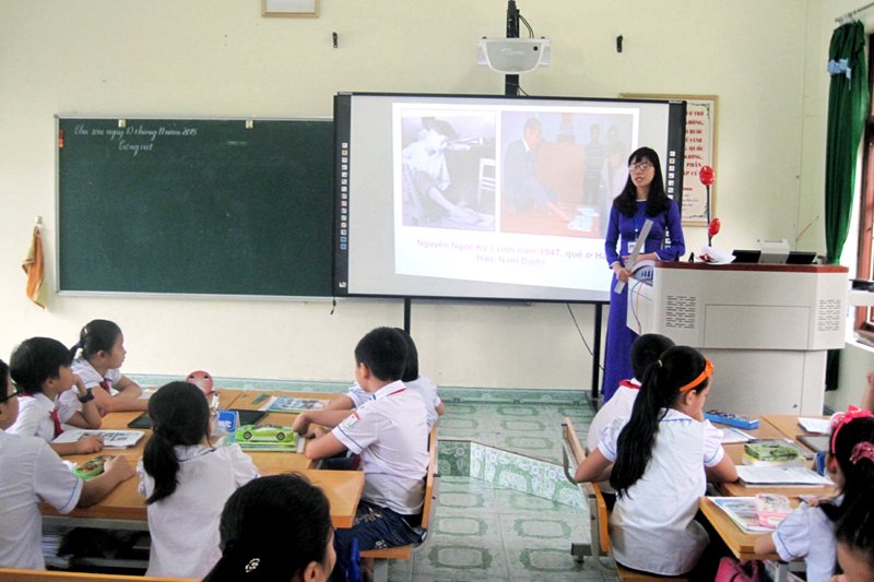 Những mẫu máy chiếu cho lớp học giá rẻ đắt khách nhất 2018 Những mẫu máy chiếu cho lớp học giá rẻ đắt khách nhất 2018