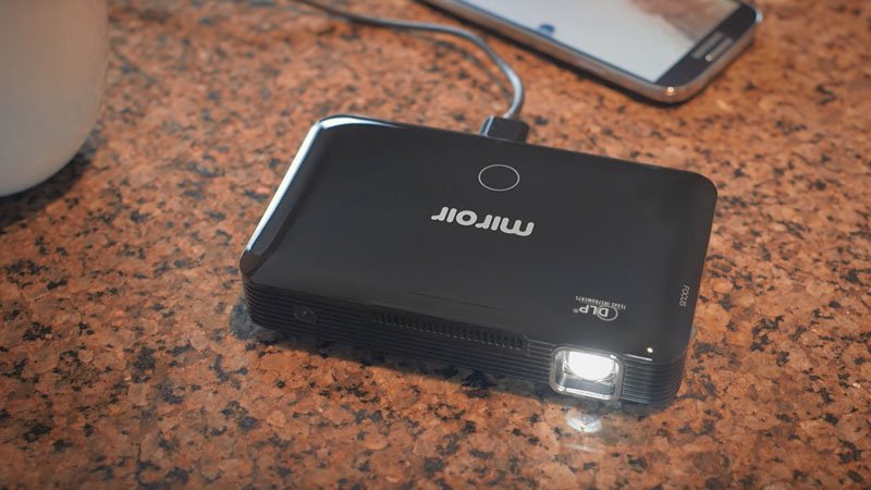 Sử dụng máy chiếu mini như thế nào là bền nhất?